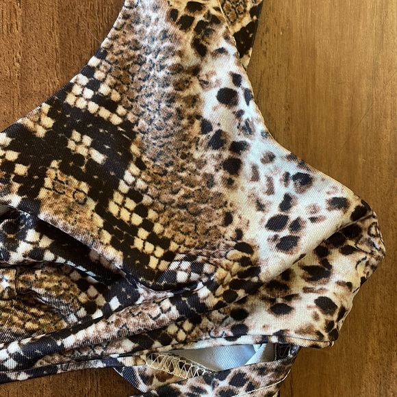 ✨3/$15✨Snakeskin Cami Top - Picture 4 of 7